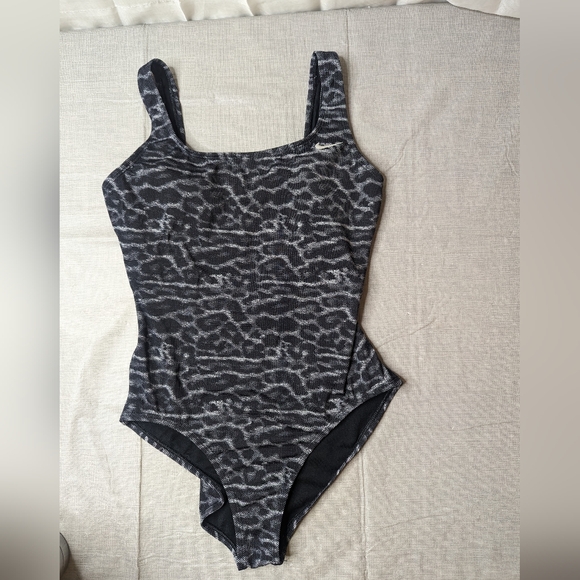 Nike Women Size Medium One Piece Competitive Swimsuit Black Grey Animal Print - Picture 1 of 9